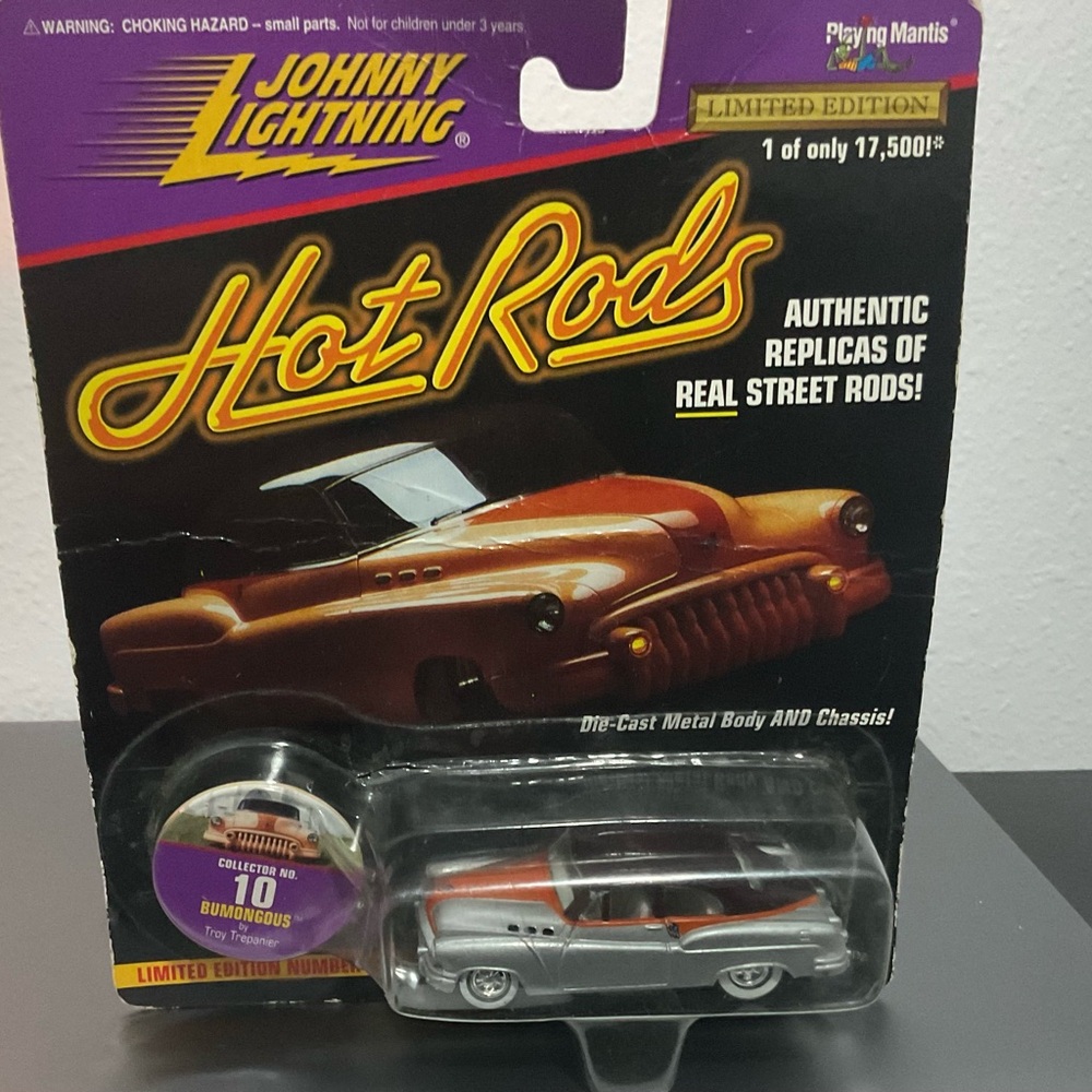 Johnny Lightning Bumongous Gray 1950 Buick on the Card
